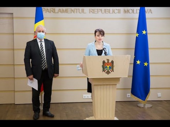 LIVE // Briefing de presă susținut de către deputații Fracțiunii Platforma DA, Chiril Moțpan și Stela Macari